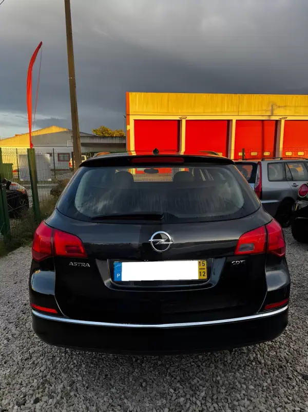 Opel Astra 2015 - 6250 EUR, 250000 km - AUTO.MOTO.pt - 250000km - foto 4 de 8