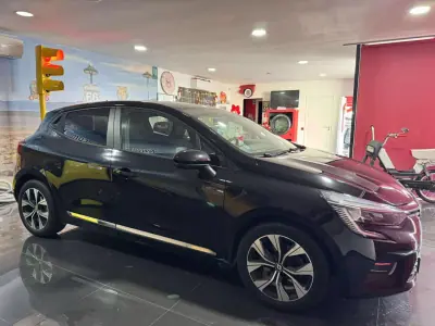 Renault Clio 2023 - 15500 EUR, 136000 km - AUTO.MOTO.pt - 136000km - foto 5 de 17