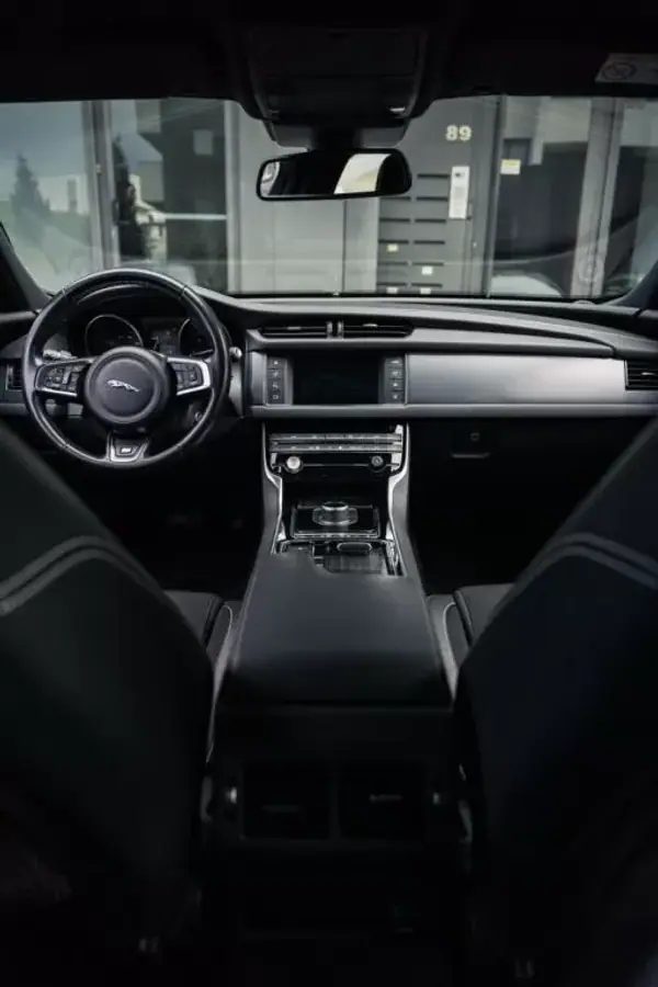 Jaguar XF 2017 - 22990 EUR, 145800 km - AUTO.MOTO.pt - 145800km - foto 31 de 55