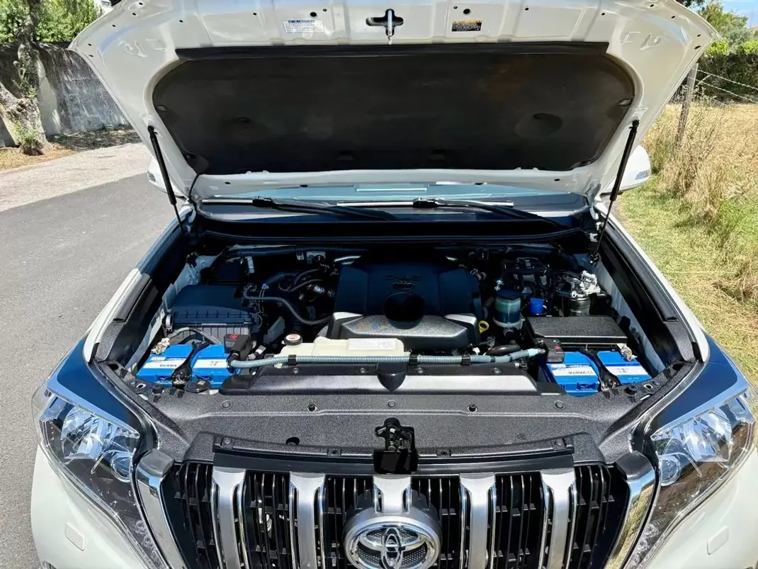 Toyota Land Cruiser 2017 - 67500 EUR, 149504 km - AUTO.MOTO.pt - 149504km - foto 33 de 42