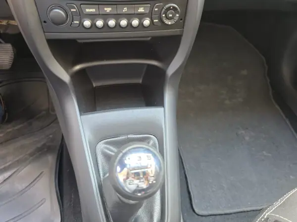 Citroën C3 2010 - 5000 EUR, 229519 km - AUTO.MOTO.pt - 229519km - foto 17 de 20