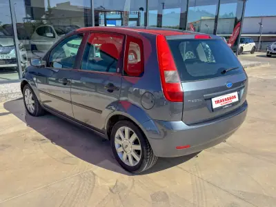 Ford Fiesta 2004 - 2000 EUR, 1 km - 1km - foto 4 de 10