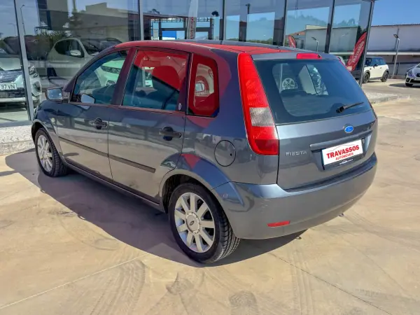 Ford Fiesta 2004 - 2000 EUR, 1 km - 1km - foto 4 de 10