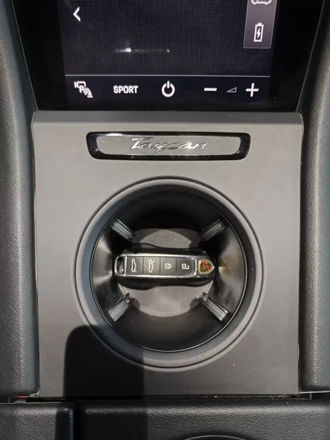 Porsche Taycan Cross Turismo 2022 - 65750 EUR, 55800 km - AUTO.MOTO.pt - 55800km - foto 38 de 40