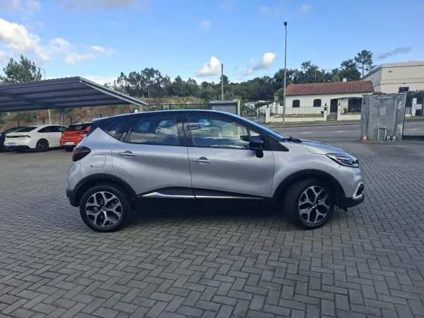 Renault Captur 2018 - 13500 EUR, 113500 km - AUTO.MOTO.pt - 113500km - foto 5 de 29