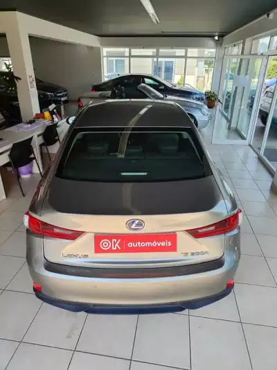 Lexus IS 300H 2013 - 19990 EUR, 170000 km - AUTO.MOTO.pt - 170000km - foto 10 de 38