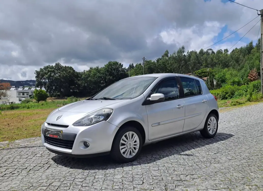 Renault Clio 2011 - 6500 EUR, 180000 km - AUTO.MOTO.pt - 180000km - foto 1 de 12