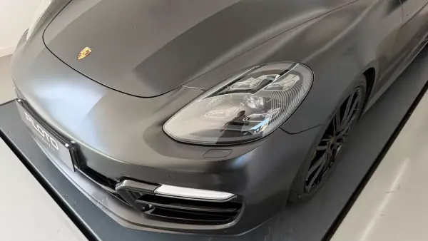 Porsche Panamera 2018 - 79990 EUR, 140973 km - AUTO.MOTO.pt - 140973km - foto 2 de 36