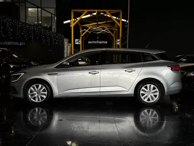 Renault Mégane Sport Tourer 2022 - 16990 EUR, 132900 km - AUTO.MOTO.pt - 132900km - foto 8 de 31