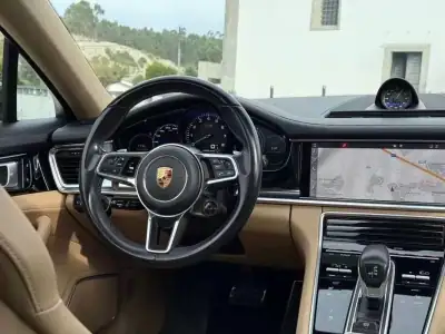 Porsche Panamera Sport Turismo 2018 - 64999 EUR, 128000 km - AUTO.MOTO.pt - 128000km - foto 15 de 27
