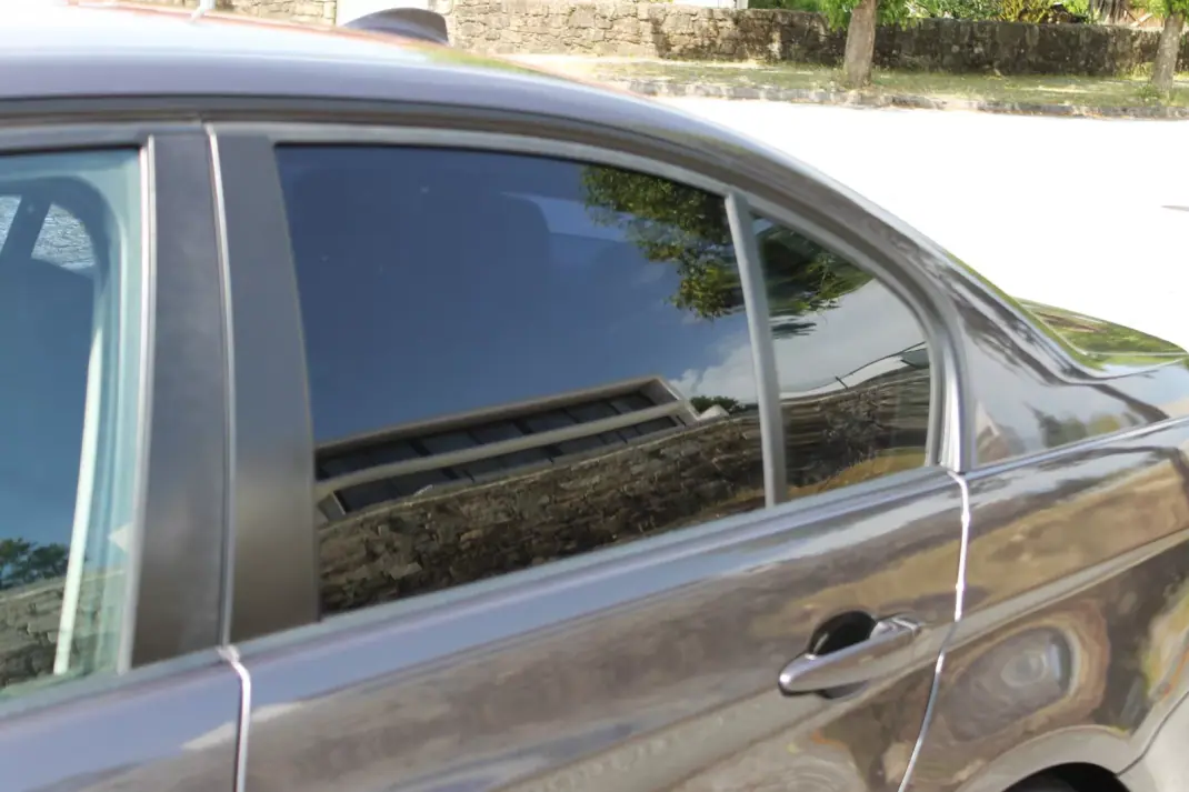 BMW 320 2008 - 8990 EUR, 338000 km - AUTO.MOTO.pt - 338000km - foto 15 de 35