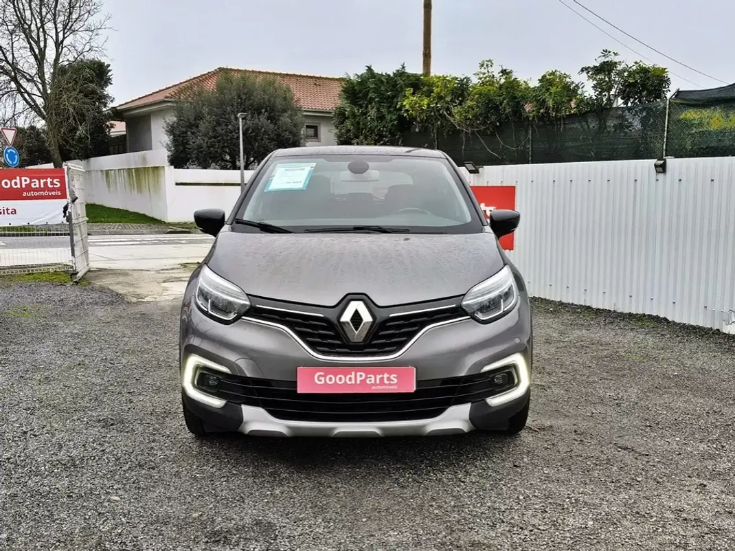 Renault Captur 2019 - 16900 EUR, 55740 km - AUTO.MOTO.pt - 55740km - foto 10 de 26