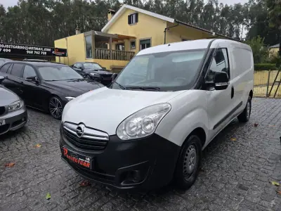Opel COMBO 2017 - 8900 EUR, 200000 km - AUTO.MOTO.pt - 200000km - foto 3 de 7