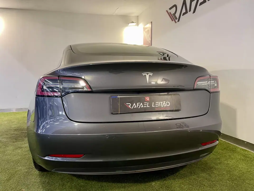 Tesla Model 3 2022 - 29500 EUR, 56000 km - AUTO.MOTO.pt - 56000km - foto 9 de 42