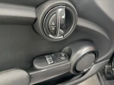 MINI Cooper 2016 - 15000 EUR, 90000 km - AUTO.MOTO.pt - 90000km - foto 7 de 12