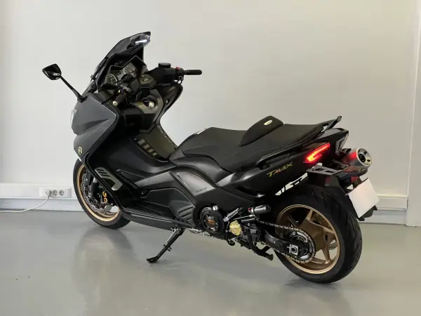 Yamaha TMAX 2016 - 8990 EUR, 27000 km - AUTO.MOTO.pt - 27000km - foto 4 de 35