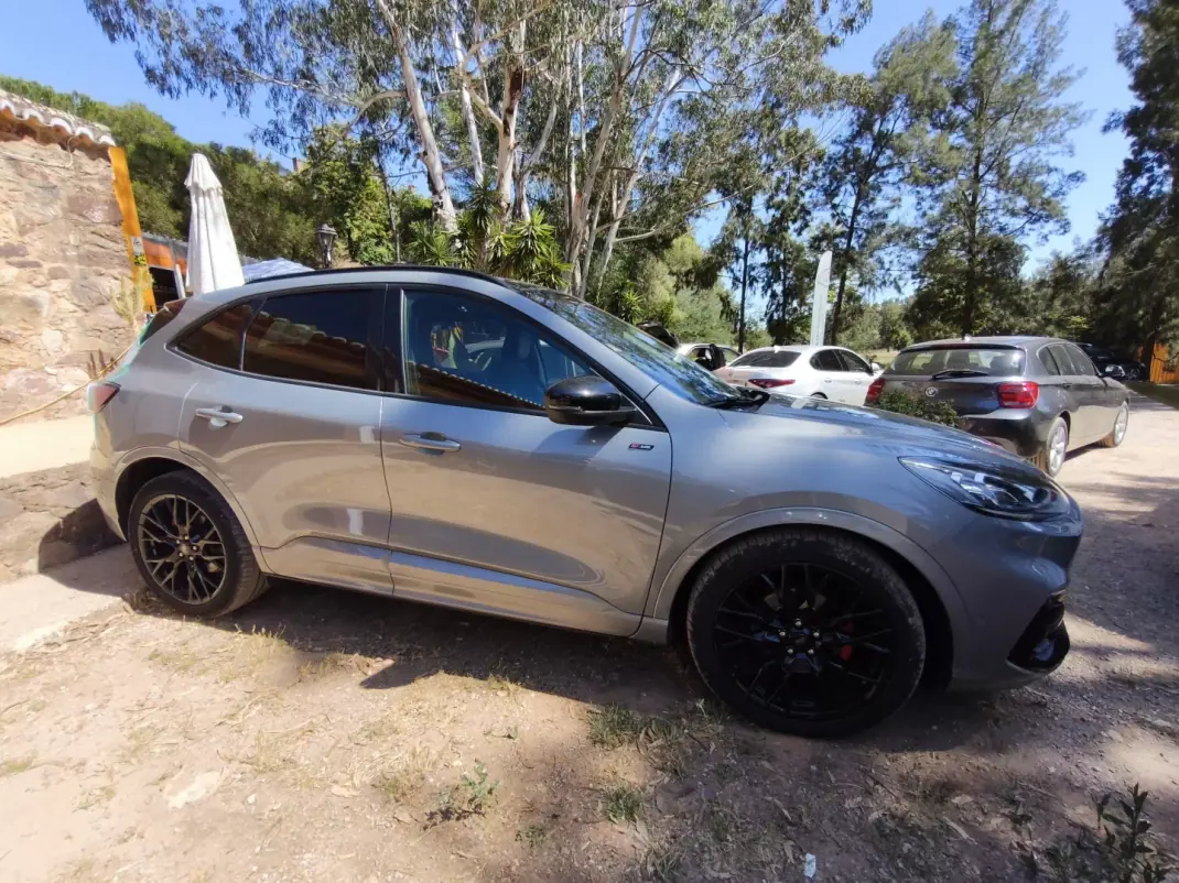 Ford Kuga 2023 - 21750 EUR, 67500 km - AUTO.MOTO.pt - 67500km - foto 3 de 21