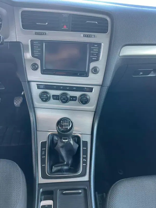 Volkswagen Golf 2015 - 8500 EUR, 318550 km - AUTO.MOTO.pt - 318550km - foto 8 de 12