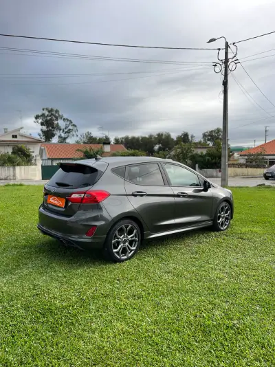 Ford Fiesta 2018 - 15800 EUR, 33218 km - AUTO.MOTO.pt - 33218km - foto 4 de 12
