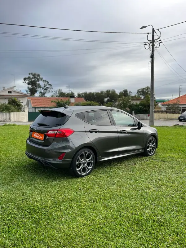 Ford Fiesta 2018 - 15800 EUR, 33218 km - AUTO.MOTO.pt - 33218km - foto 4 de 12