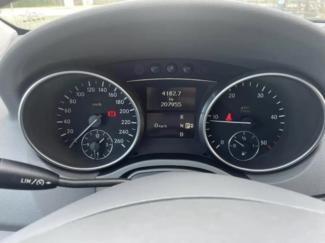 Mercedes-Benz ML 320 2005 - 18900 EUR, 207000 km - AUTO.MOTO.pt - 207000km - foto 10 de 11