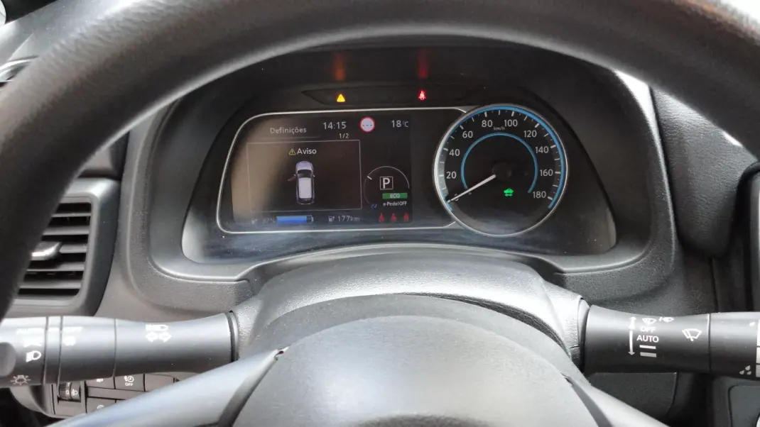 Nissan Leaf 2021 - 14900 EUR, 44768 km - AUTO.MOTO.pt - 44768km - foto 9 de 23
