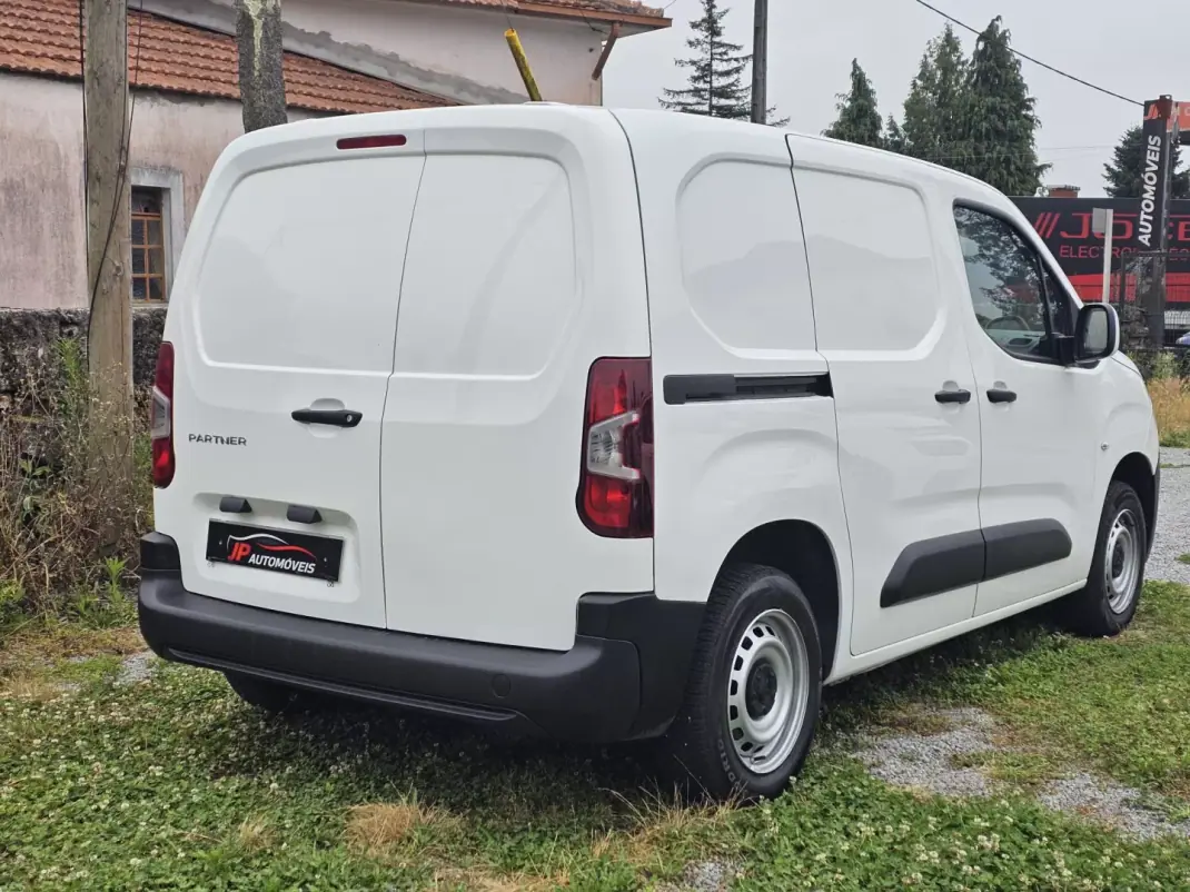 Peugeot Partner 3 lugares Longa 2021 - 10999 EUR, 140000 km - AUTO.MOTO.pt - 140000km - foto 13 de 14