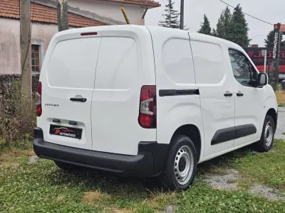 Peugeot Partner 3 lugares Longa 2021 - 10999 EUR, 140000 km - AUTO.MOTO.pt - 140000km - foto 13 de 14