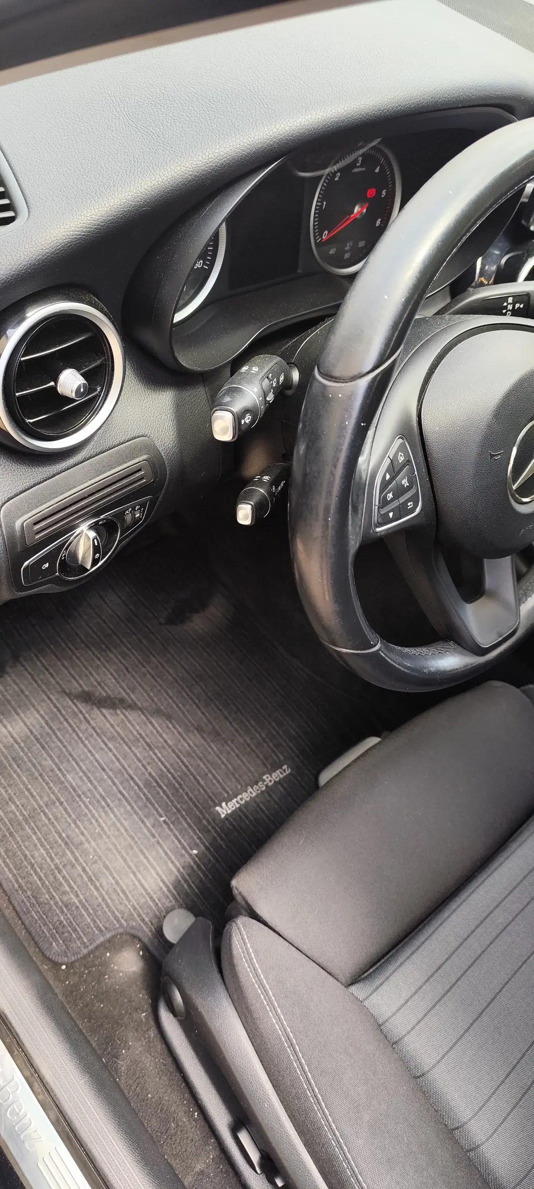 Mercedes-Benz C 200 2015 - 15500 EUR, 178500 km - AUTO.MOTO.pt - 178500km - foto 9 de 12