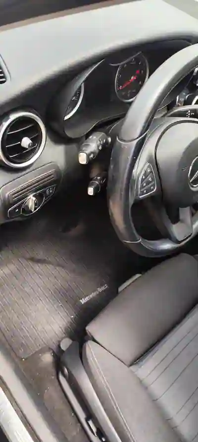 Mercedes-Benz C 200 2015 - 15500 EUR, 178500 km - AUTO.MOTO.pt - 178500km - foto 9 de 12