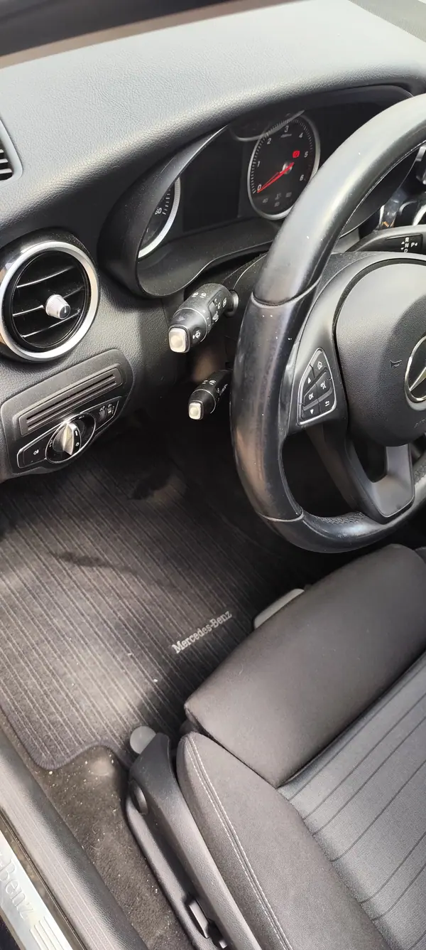 Mercedes-Benz C 200 2015 - 15500 EUR, 178500 km - AUTO.MOTO.pt - 178500km - foto 9 de 12