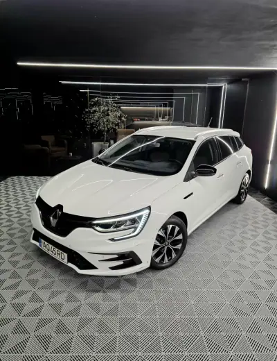 Renault Mégane Sport Tourer 2022 - 16750 EUR, 128121 km - AUTO.MOTO.pt - 128121km - foto 2 de 18