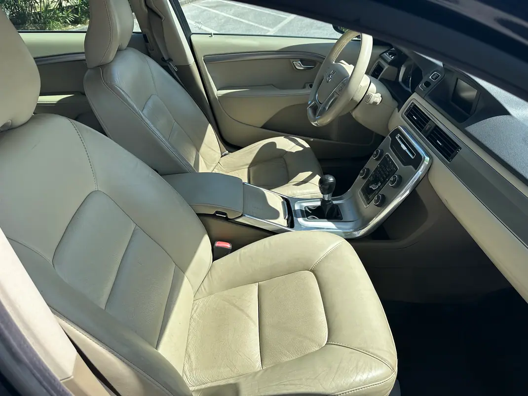 Volvo V60 2013 - 6890 EUR, 240000 km - AUTO.MOTO.pt - 240000km - foto 7 de 19