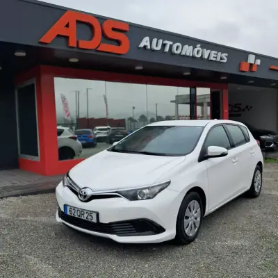 Toyota Auris 2015 - 7450 EUR, 338000 km - AUTO.MOTO.pt - 338000km - foto 1 de 12