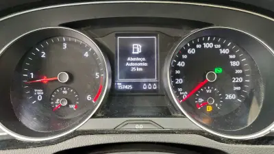 Volkswagen Passat Variant 2017 - 15999 EUR, 157121 km - AUTO.MOTO.pt - 157121km - foto 15 de 17