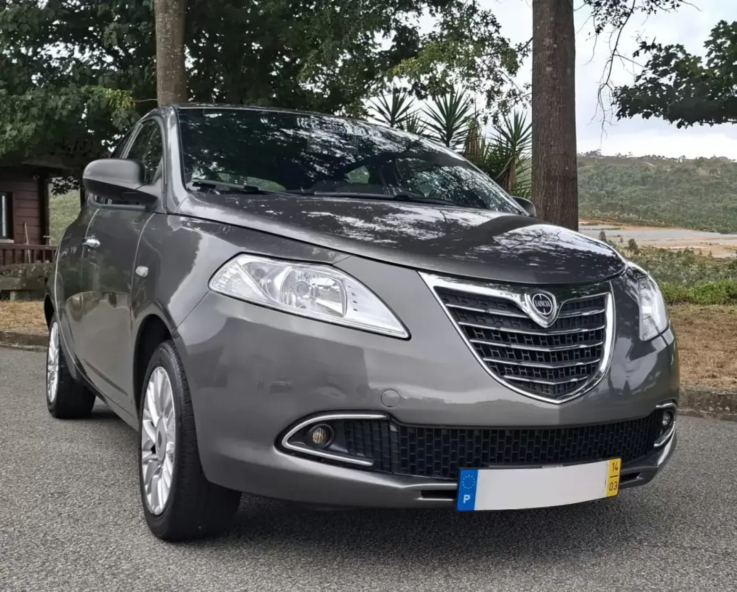 Lancia Ypsilon 2014 - 6950 EUR, 175250 km - 175250km - foto 2 de 11