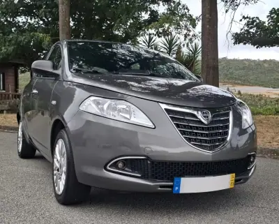 Lancia Ypsilon 2014 - 6950 EUR, 175250 km - 175250km - foto 2 de 11