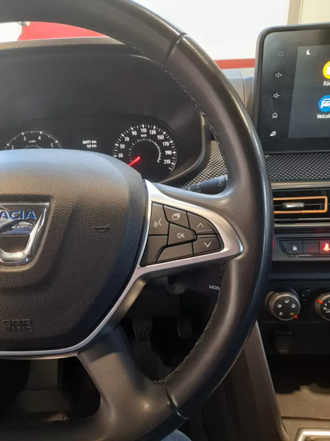 Dacia Sandero 2022 - 15500 EUR, 86971 km - AUTO.MOTO.pt - 86971km - foto 14 de 17