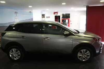 Peugeot 3008 2018 - 16500 EUR, 205000 km - AUTO.MOTO.pt - 205000km - foto 3 de 24