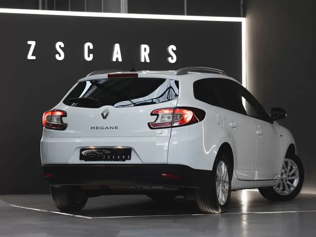 Renault Mégane Sport Tourer 2016 - 9990 EUR, 92644 km - AUTO.MOTO.pt - 92644km - foto 6 de 19
