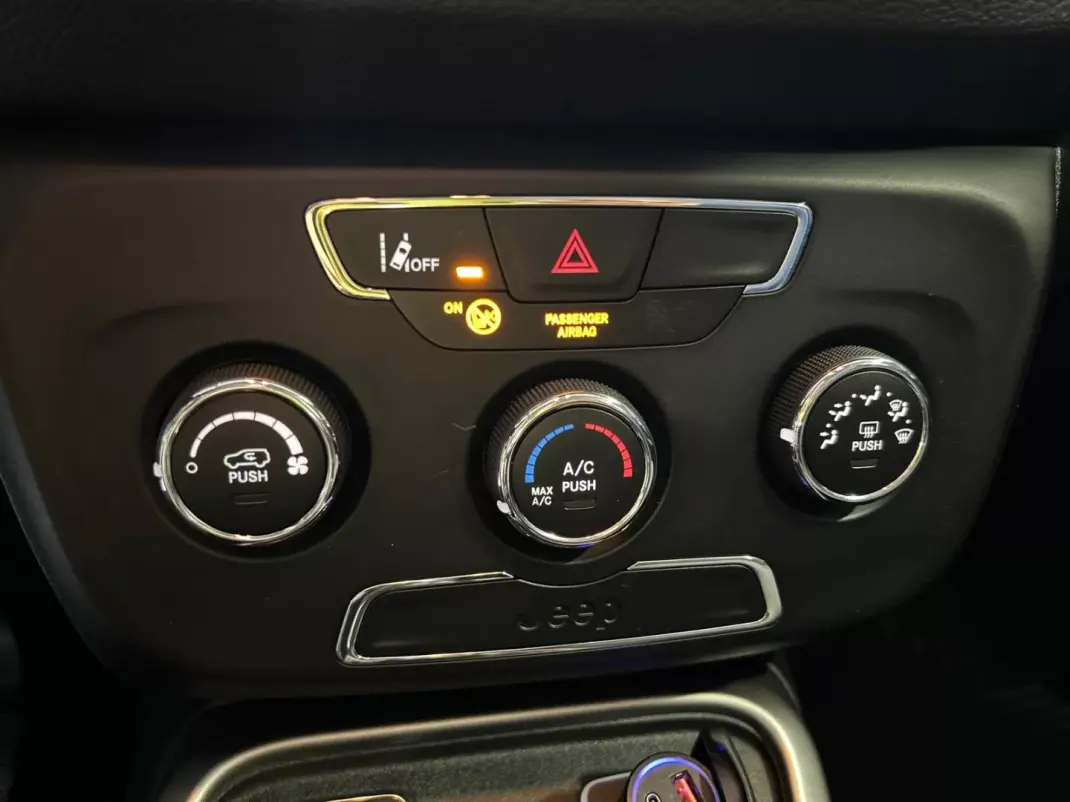 Jeep Compass 2018 - 15250 EUR, 146200 km - 146200km - foto 25 de 29