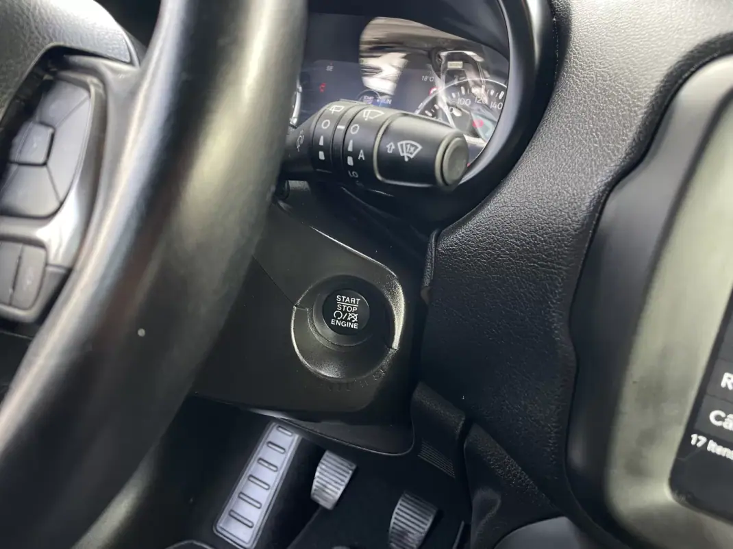 Jeep Renegade 2019 - 15500 EUR, 106977 km - AUTO.MOTO.pt - 106977km - foto 34 de 39