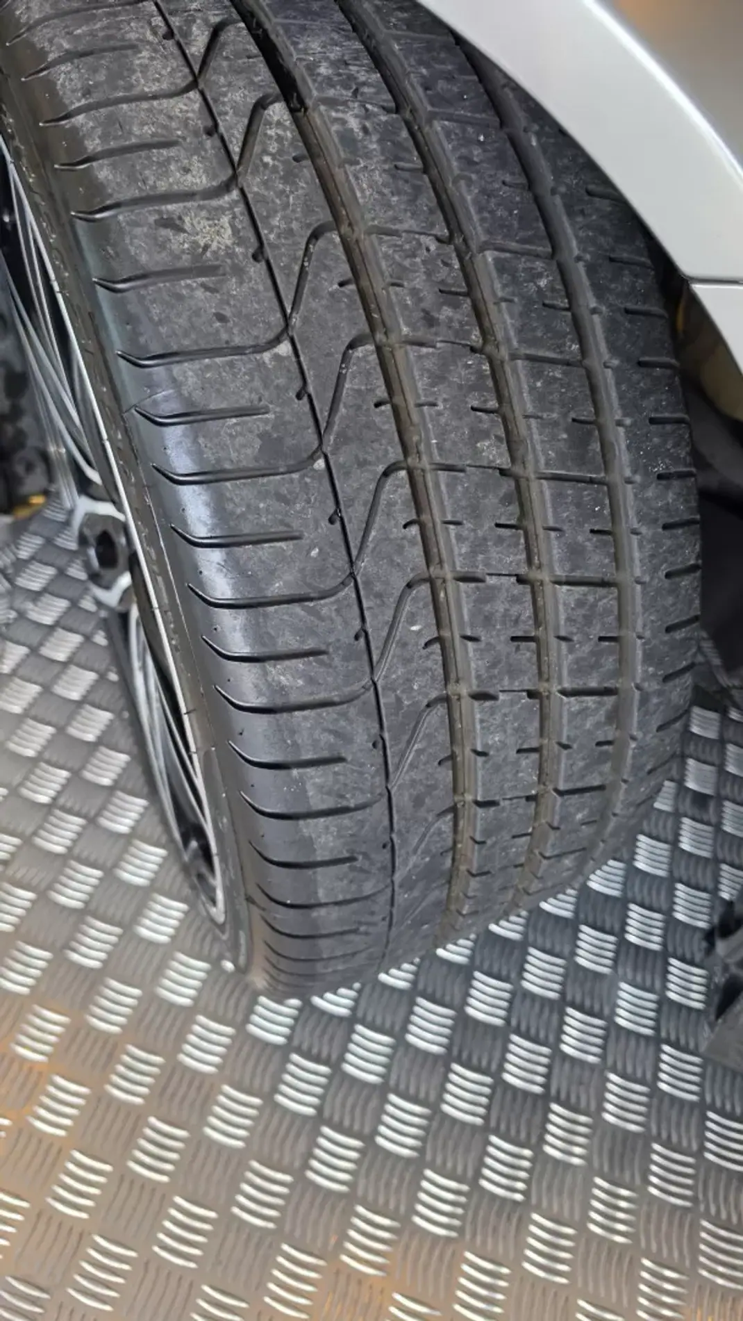 Mercedes-Benz AMG GT 2016 - 119500 EUR, 59841 km - 59841km - foto 30 de 63