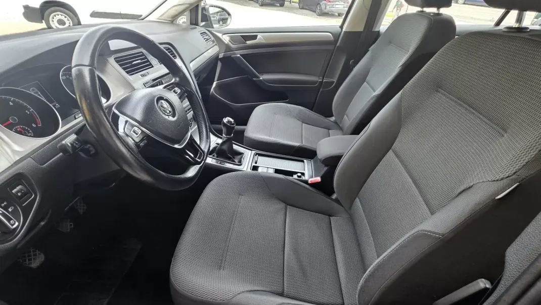 Volkswagen Golf 2015 - 14990 EUR, 135000 km - AUTO.MOTO.pt - 135000km - foto 15 de 26