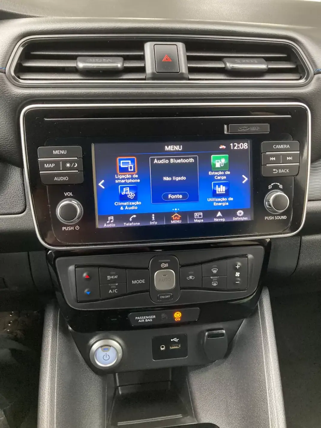 Nissan Leaf 2019 - 13500 EUR, 81279 km - AUTO.MOTO.pt - 81279km - foto 12 de 20
