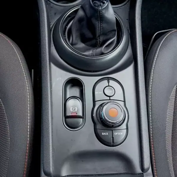 MINI Clubman 2018 — foto 3 de 33