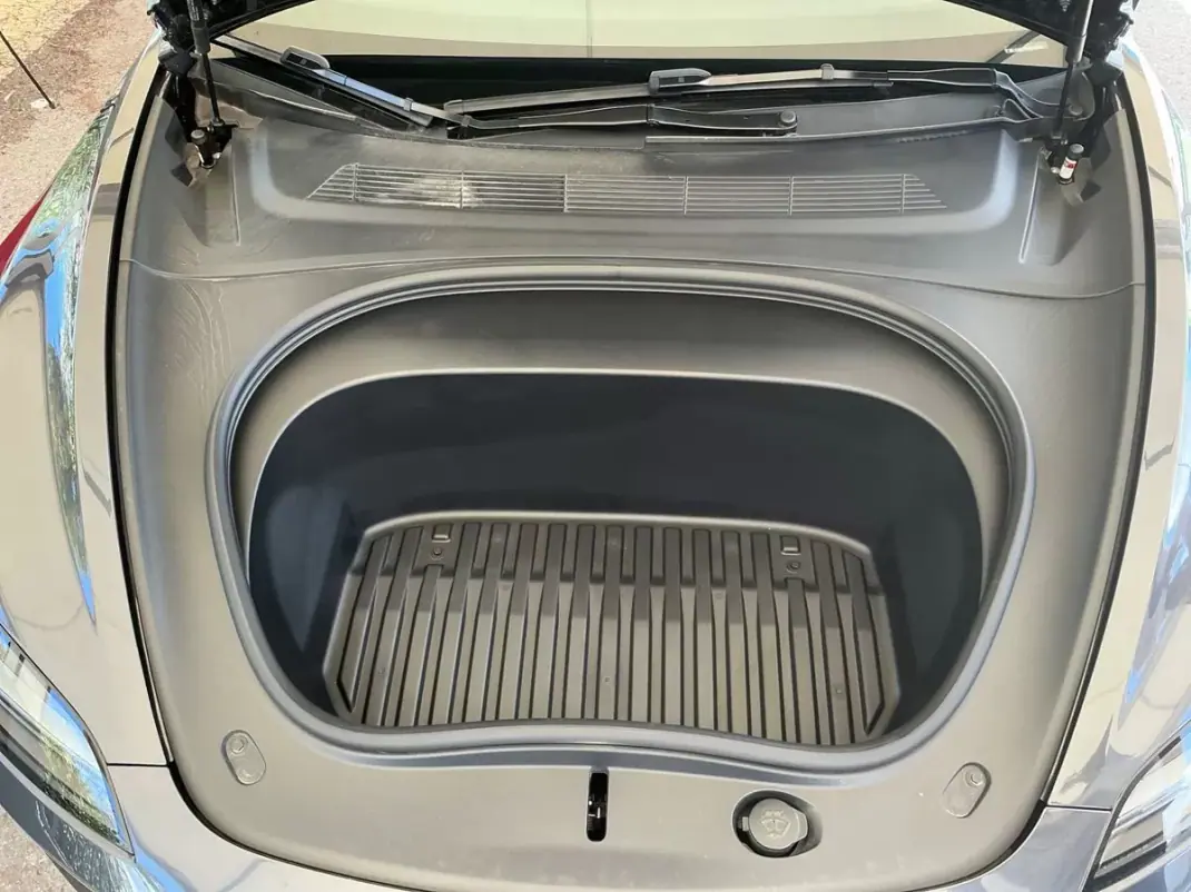 Tesla Model 3 2025 - 39750 EUR, 35000 km - 35000km - foto 16 de 21
