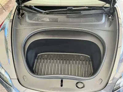 Tesla Model 3 2025 - 39750 EUR, 35000 km - 35000km - foto 16 de 21