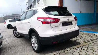 Nissan Qashqai 2015 - 14300 EUR, 140000 km - AUTO.MOTO.pt - 140000km - foto 17 de 20