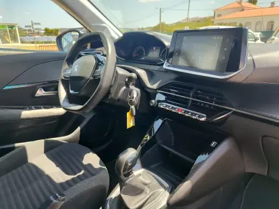 Peugeot 208 2022 - 14990 EUR, 54000 km - AUTO.MOTO.pt - 54000km - foto 19 de 22
